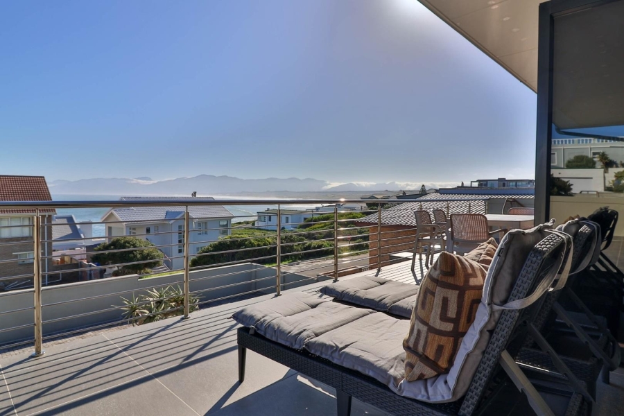 5 Bedroom Property for Sale in De Kelders Western Cape